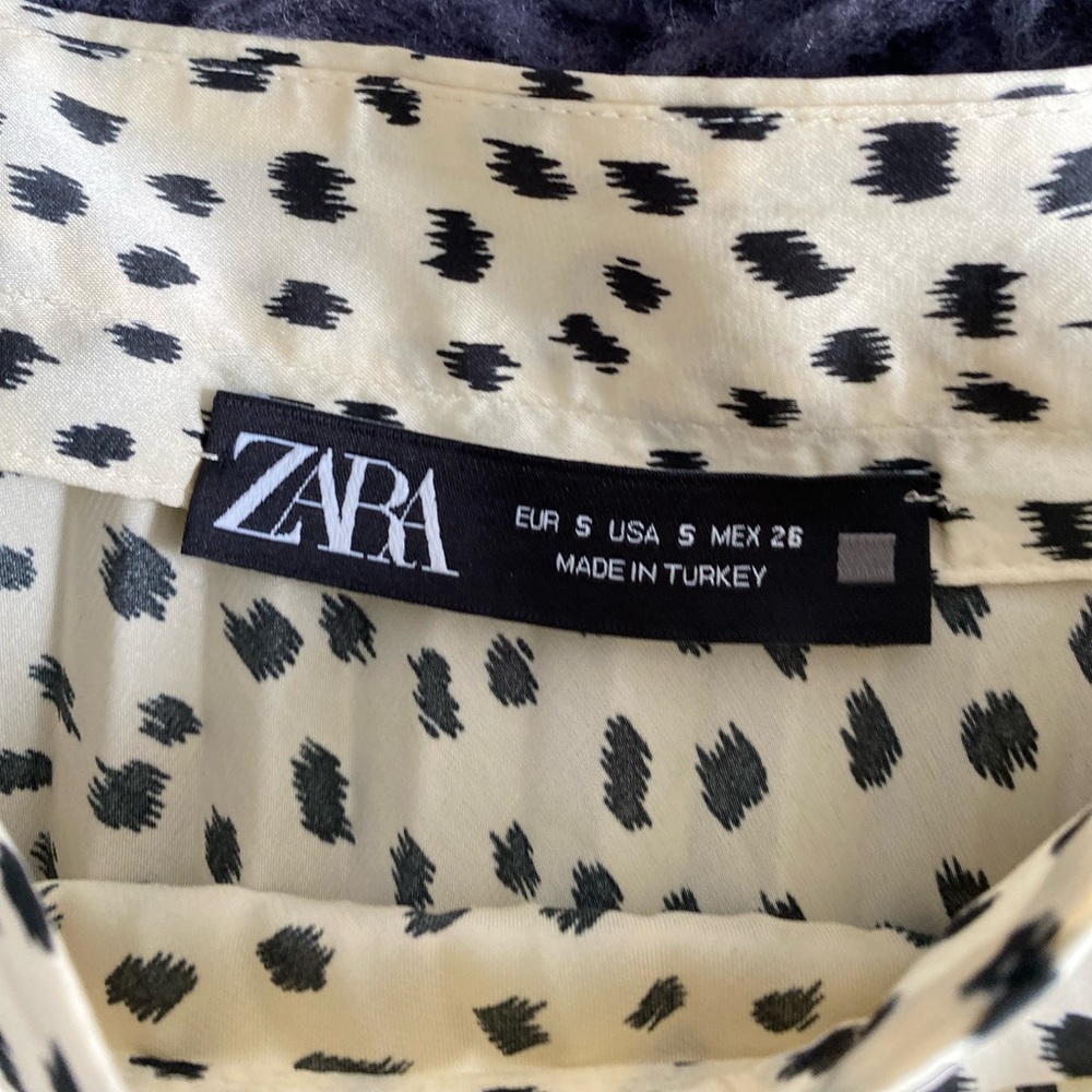 Zara Pleated MIDI Skirt - size small - Picture 3 of 4